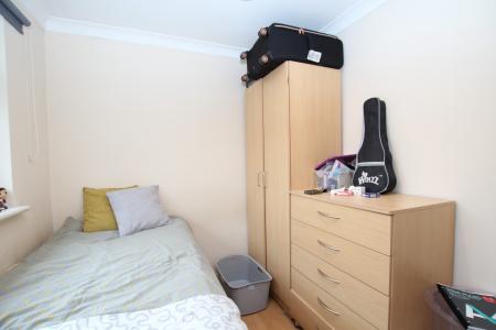 4 bedroom Semi-detached house to let in Smith Street, Surbiton, London, KT5