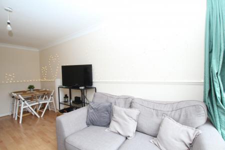 4 bedroom Semi-detached house to let in Smith Street, Surbiton, London, KT5