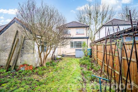 3 bedroom Detached house for sale in Chesterfield Road, Ewell, Epsom, KT19