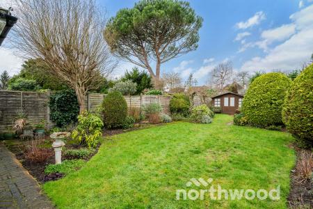 3 bedroom Detached bungalow for sale in Salisbury Road, Worcester Park, London, KT4