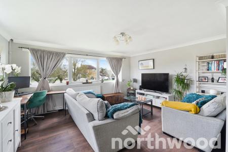 2 bedroom Flat for sale in Gadesden Road, West Ewell, Epsom, KT19