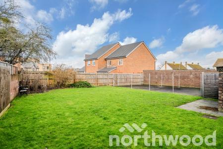 2 bedroom Flat for sale in Gadesden Road, West Ewell, Epsom, KT19