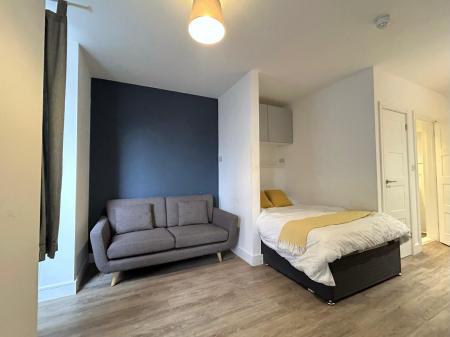 1 bedroom Studio flat to let in Lower Albert Street, Central, Exeter, EX1