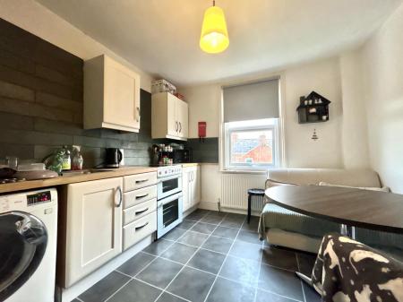 2 bedroom Flat to let in Pinhoe Road, Exeter, EX4