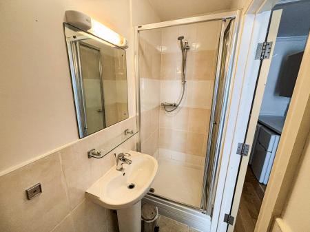 1 bedroom Flat to let in Fore Street, Central, Exeter, EX4