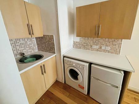 1 bedroom Flat to let in Fore Street, Central, Exeter, EX4