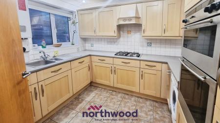 3 bedroom Terraced House to let in Painters Court, Haven Banks, Exeter, EX2