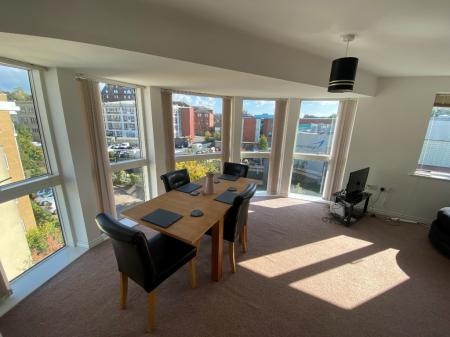 2 bedroom Flat to let in Richmond Court, Exeter, EX4