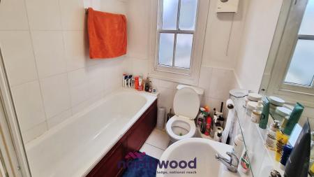 1 bedroom Flat to let in Fore Street, Central, Exeter, EX4