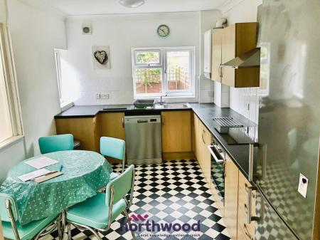 4 bedroom Terraced House to let in Baker Street, Heavitree, Exeter, EX2