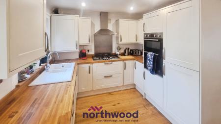 3 bedroom Detached house to let in Slanns Meadow, Newton Abbot, TQ12