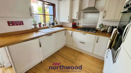 3 bedroom Detached house to let in Slanns Meadow, Newton Abbot, TQ12