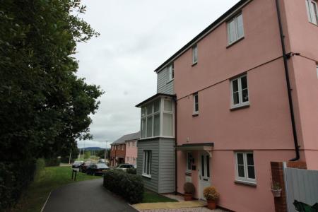 4 bedroom Semi-detached house to let in Meadow Lane, Cranbrook, EX5
