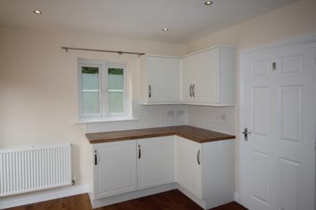 4 bedroom Semi-detached house to let in Meadow Lane, Cranbrook, EX5