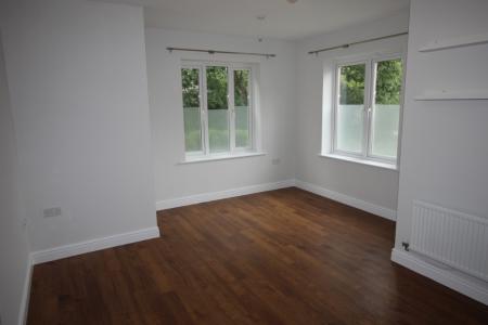 4 bedroom Semi-detached house to let in Meadow Lane, Cranbrook, EX5