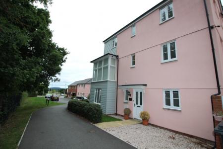 4 bedroom Semi-detached house to let in Meadow Lane, Cranbrook, EX5