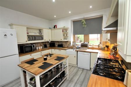 3 bedroom Semi-detached house for sale in Peathill Terrace, Bonnybridge, FK4