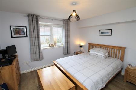 2 bedroom Apartment for sale in Robert Breton Court, Larbert, FK5