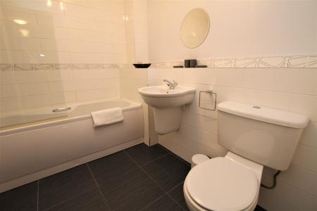 2 bedroom Apartment for sale in Robert Breton Court, Larbert, FK5