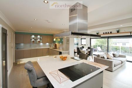 4 bedroom Detached house for sale in McCowan Crescent, Kinnaird Village, Larbert, FK5