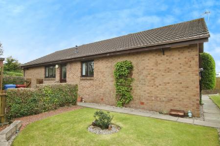 3 bedroom Bungalow for sale in Reilly Gardens, Bonnybridge, Stirlingshire, FK4