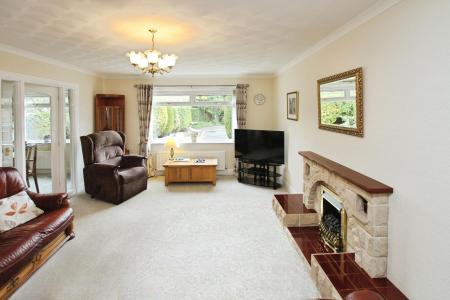 3 bedroom Bungalow for sale in Reilly Gardens, Bonnybridge, Stirlingshire, FK4