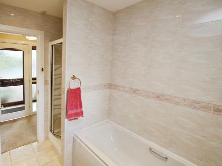 3 bedroom Bungalow for sale in Reilly Gardens, Bonnybridge, Stirlingshire, FK4