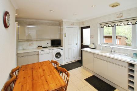 3 bedroom Bungalow for sale in Reilly Gardens, Bonnybridge, Stirlingshire, FK4