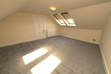 2 bedroom Flat to let in Main Street, Stenhousemuir, FK5