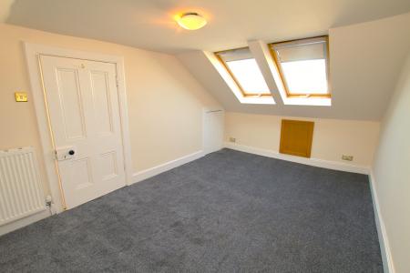 2 bedroom Flat to let in Main Street, Stenhousemuir, FK5