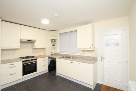 3 bedroom Ground floor flat to let in Stalker Avenue, Tillicoultry, FK13