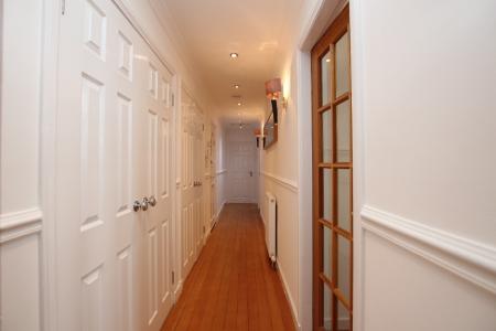 3 bedroom Flat to let in East Bridge Street, Falkirk, FK1