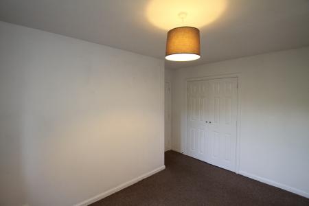3 bedroom Semi-detached house to let in Epworth Gardens, Reddingmuirhead, Falkirk, FK2