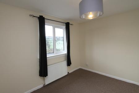 3 bedroom Semi-detached house to let in Epworth Gardens, Reddingmuirhead, Falkirk, FK2