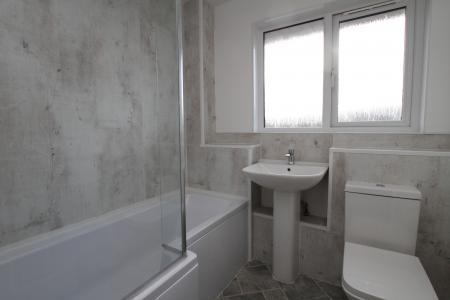 3 bedroom Semi-detached house to let in Epworth Gardens, Reddingmuirhead, Falkirk, FK2