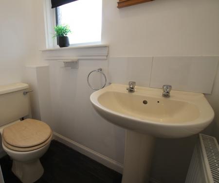 3 bedroom Semi-detached house to let in Epworth Gardens, Reddingmuirhead, Falkirk, FK2