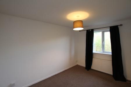 3 bedroom Semi-detached house to let in Epworth Gardens, Reddingmuirhead, Falkirk, FK2