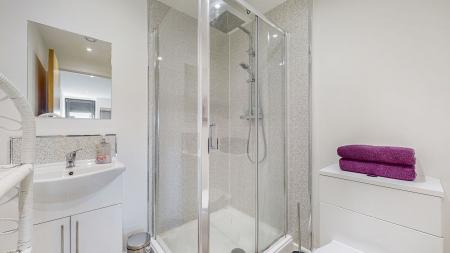 2 bedroom Flat for sale in River Heights