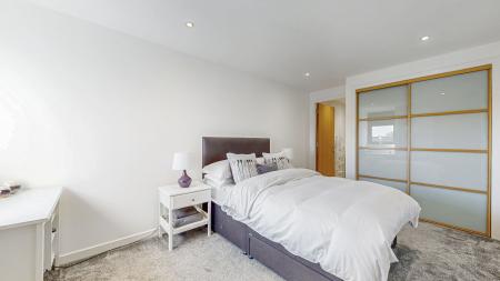 2 bedroom Flat for sale in River Heights