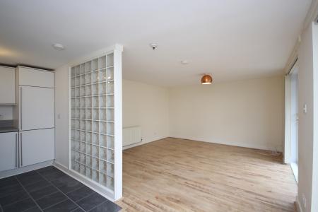 2 bedroom Flat to let in Lochburn Gate, Maryhill
