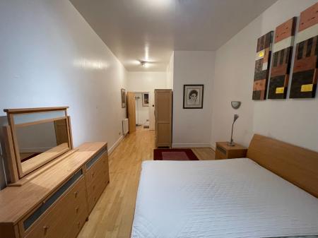 3 bedroom Flat to let in Morrison Street, Tradeston