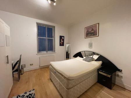 3 bedroom Flat to let in Morrison Street, Tradeston