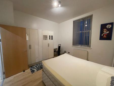 3 bedroom Flat to let in Morrison Street, Tradeston