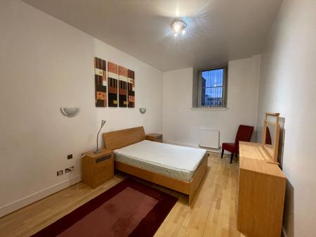 3 bedroom Flat to let in Morrison Street, Tradeston