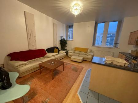 3 bedroom Flat to let in Morrison Street, Tradeston