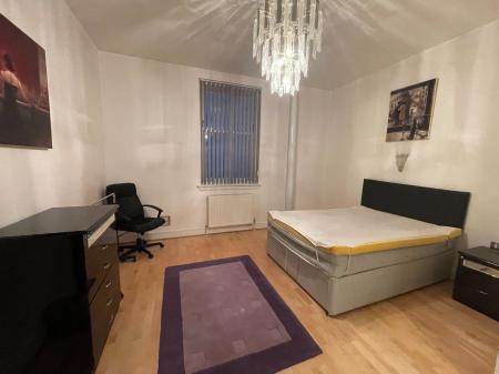 3 bedroom Flat to let in Morrison Street, Tradeston