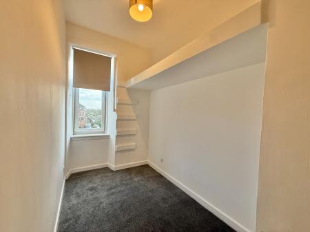 3 bedroom Flat to let in Shaftesbury Street, Clydebank