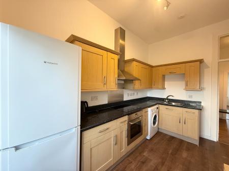 3 bedroom Flat to let in Shaftesbury Street, Clydebank