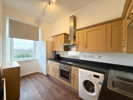 3 bedroom Flat to let in Shaftesbury Street, Clydebank
