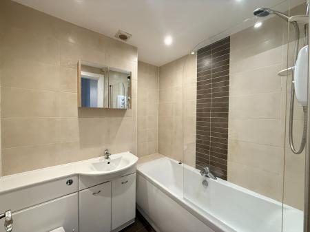 3 bedroom Flat to let in Shaftesbury Street, Clydebank